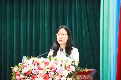 Đồng chí Đỗ Thị Việt Hà - Giám đốc Sở Tư pháp  tiếp xúc cử tri tại huyện Yên Thế