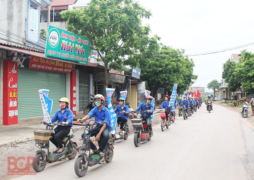 Tổ chức các hoạt động hưởng ứng Ngày pháp luật nước CHXHCN Việt Nam